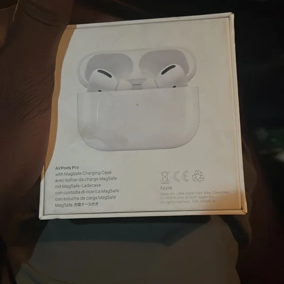 AirPods Pro brand new Came with new phone never been used - Picture 6 of 9